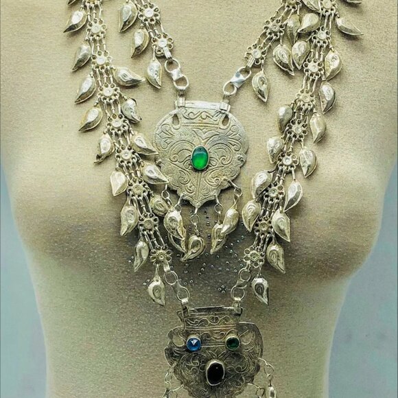 Vintage Bib Necklace With Two Layers Pendants and Leaf Style Tassels - Picture 7 of 10